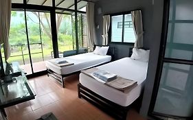 บ้านริมน้ำรีสอร์ต